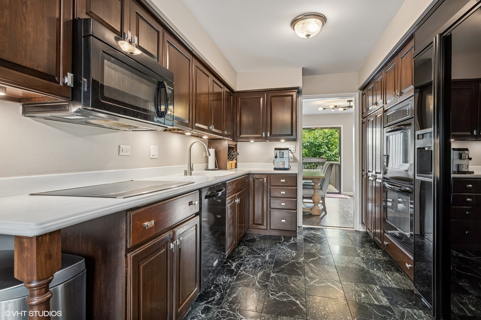 313 Woodview Road Lake Barrington, IL 60010 - Photo 4 of 49 Gallery Image 4