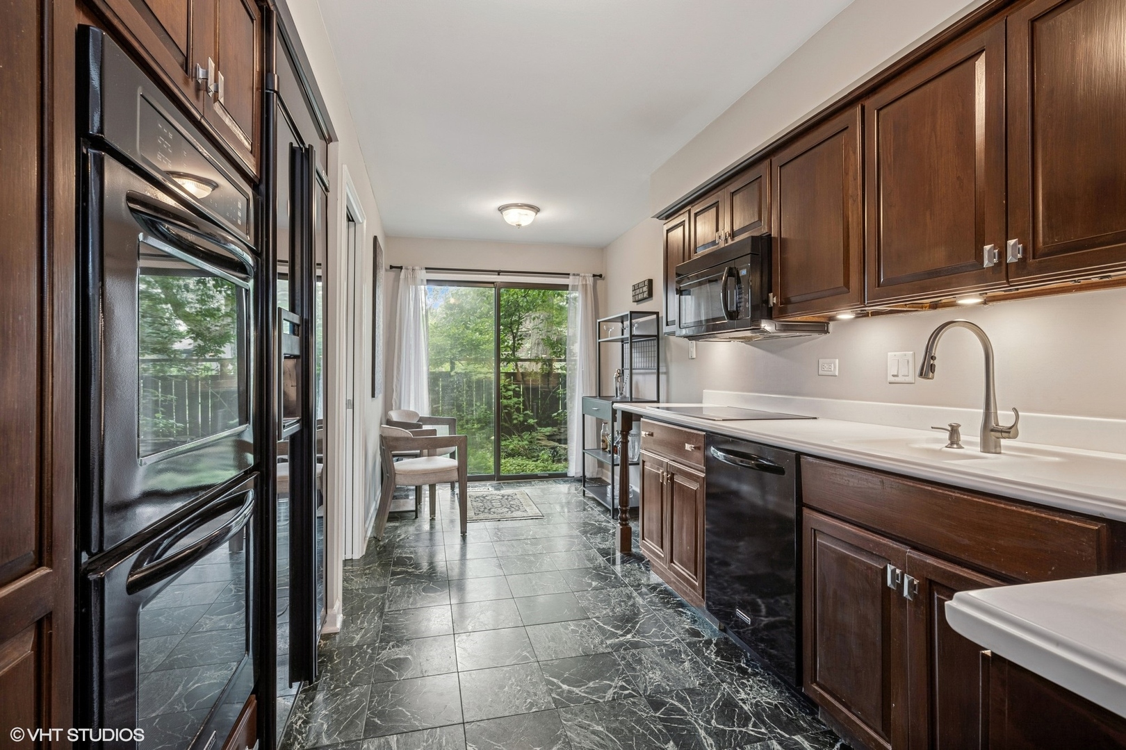 313 Woodview Road Lake Barrington, IL 60010 - Photo 5 of 49 Gallery Image 5