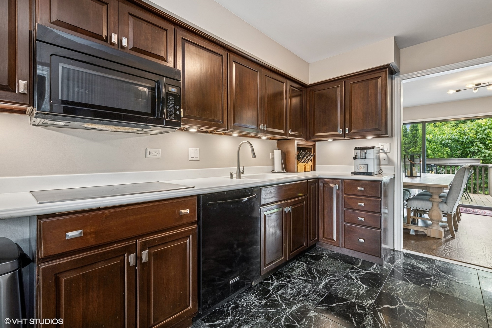 313 Woodview Road Lake Barrington, IL 60010 - Photo 6 of 49 Gallery Image 6