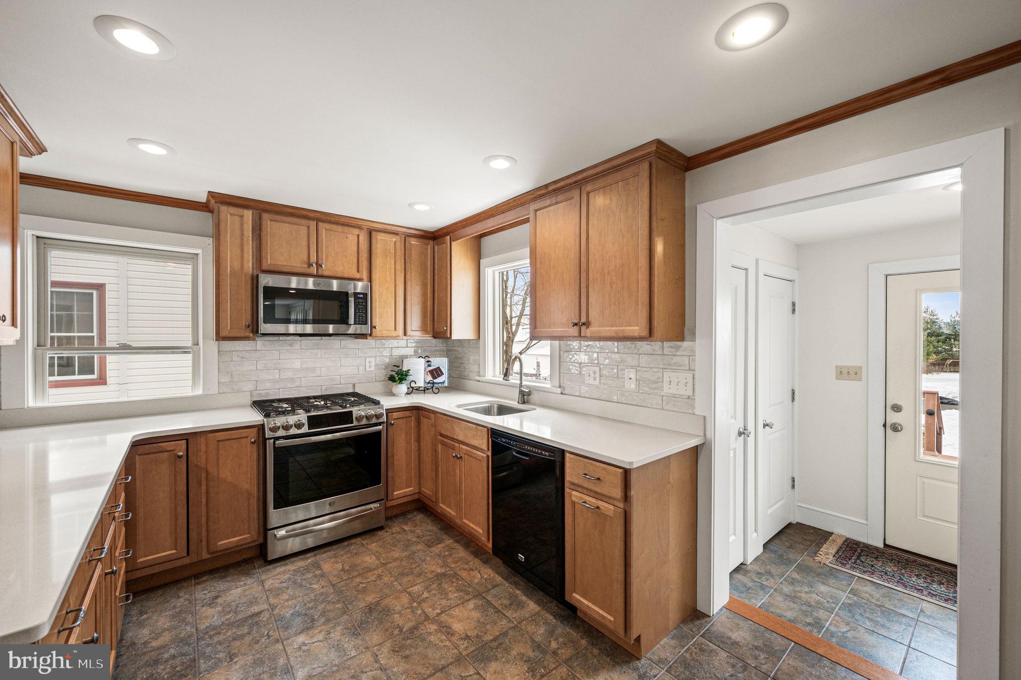 21 New Galena Road Line Lexington, PA 18932 - Photo 12 of 41 Kitchen