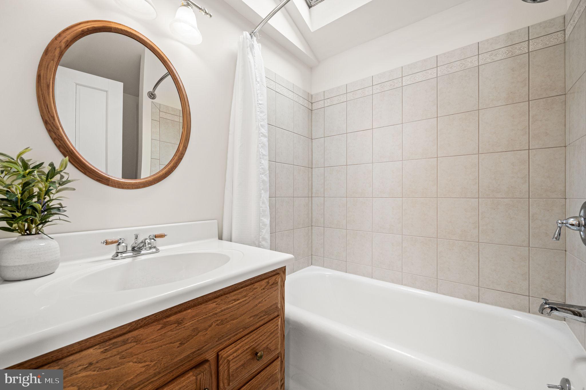 21 New Galena Road Line Lexington, PA 18932 - Photo 18 of 41 First Floor Full Bathroom