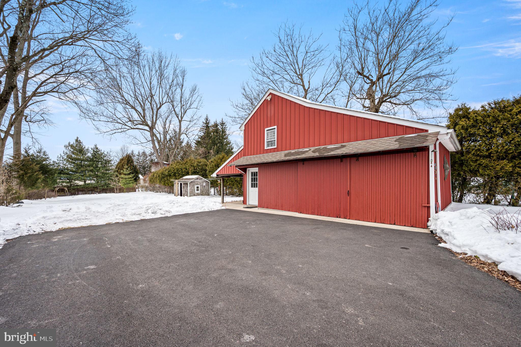 21 New Galena Road Line Lexington, PA 18932 - Photo 31 of 41 Barn/Garage