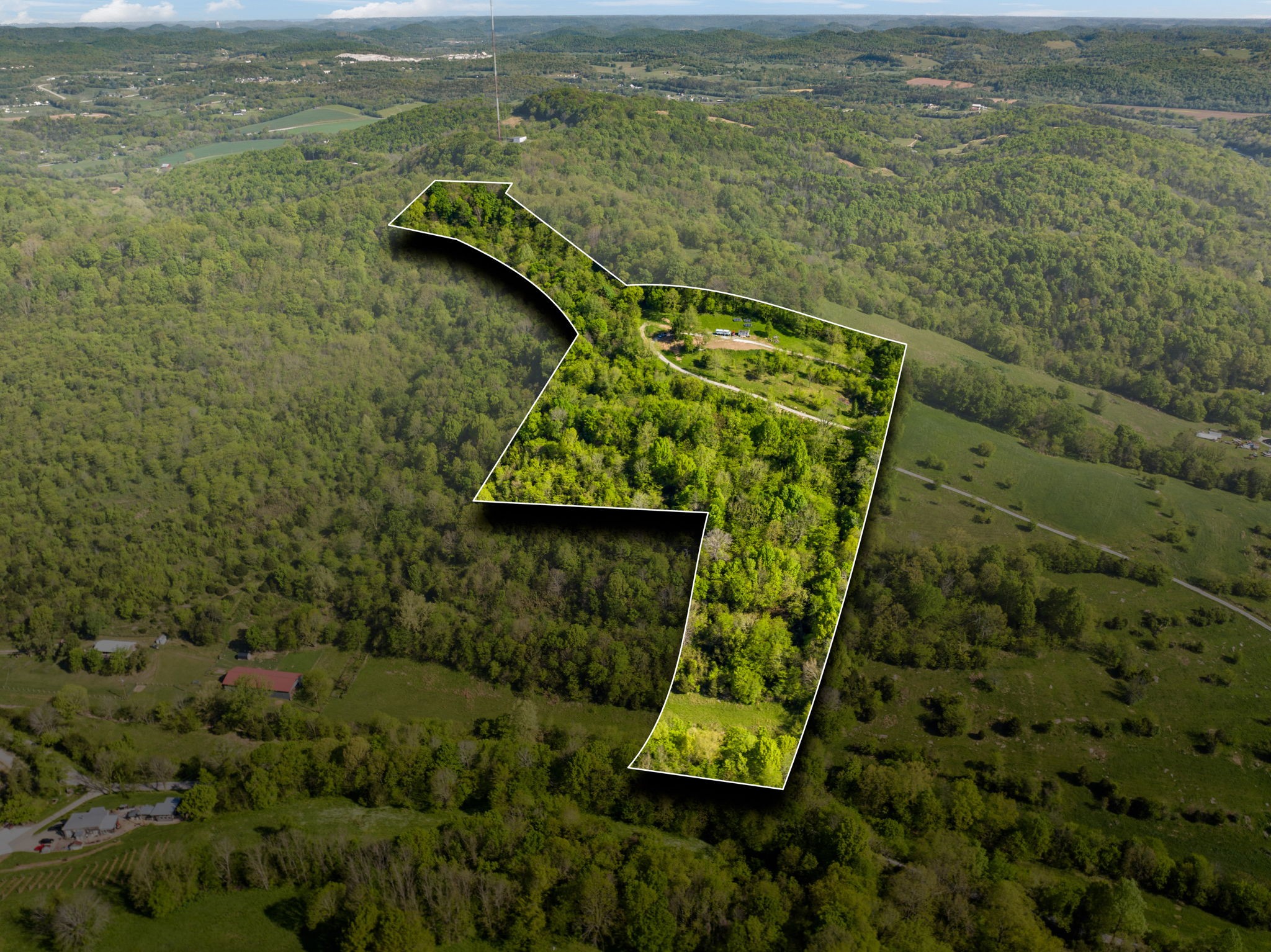 40 Hackett Valley Road Hickman, TN 38567 - Photo 9 of 26 a view of a bathroom