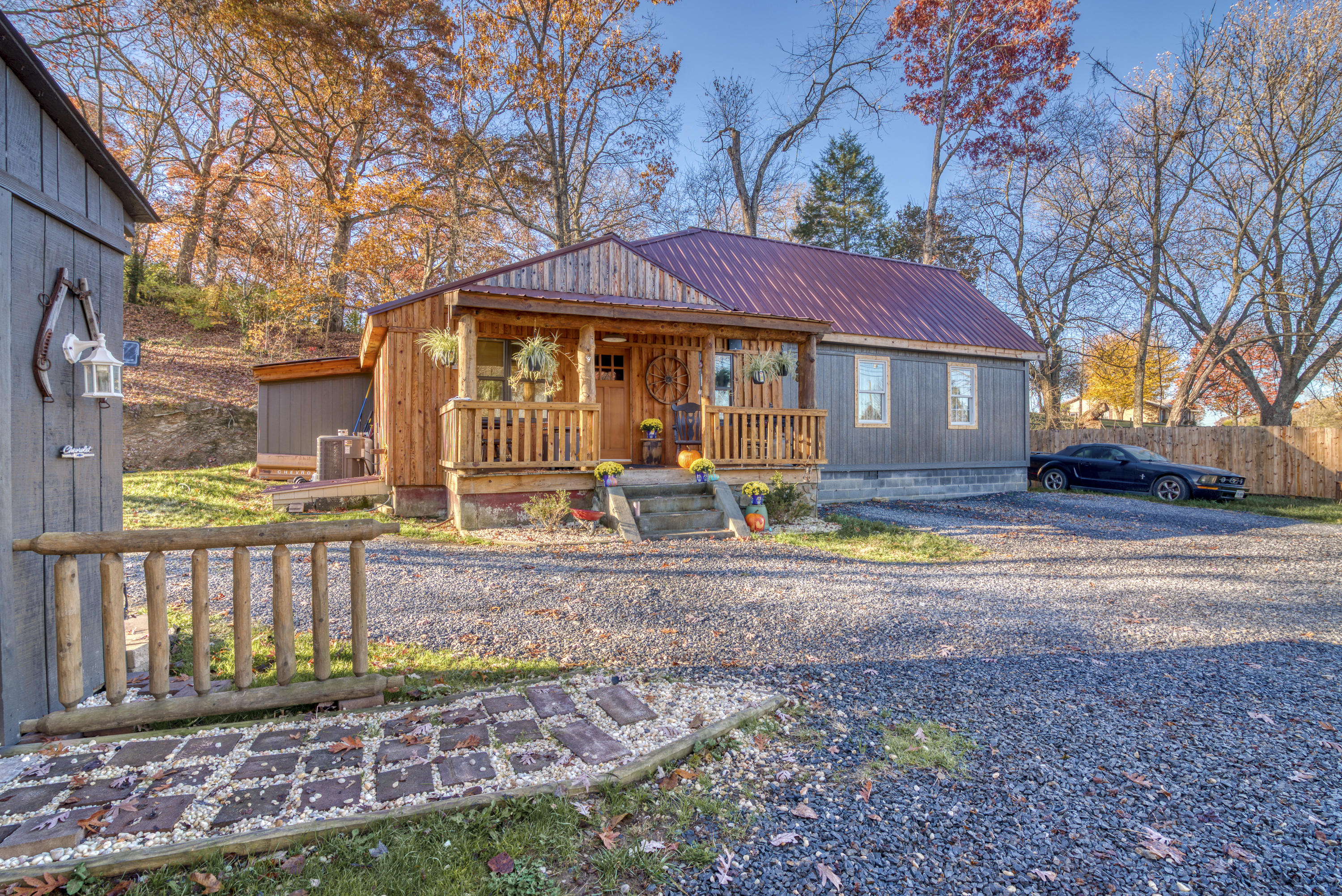 191 Pendergrass Road Bristol, VA 24201 - Photo 3 of 31 191-Pendergrass-Rd-Bristol-VA Highlands-