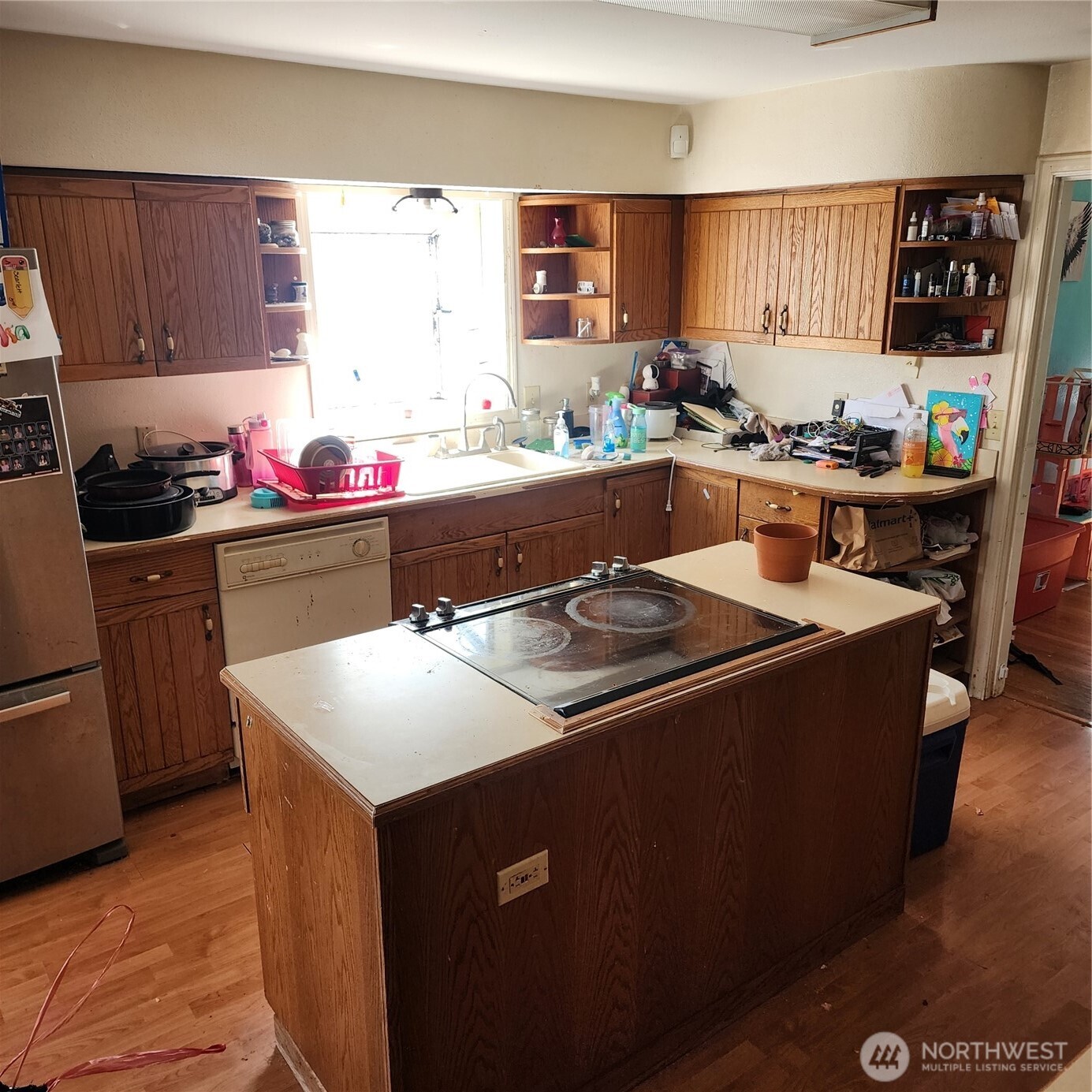 818 8th Avenue Longview, WA 98632 - Photo 23 of 28 a kitchen with a sink a stove and cabinets