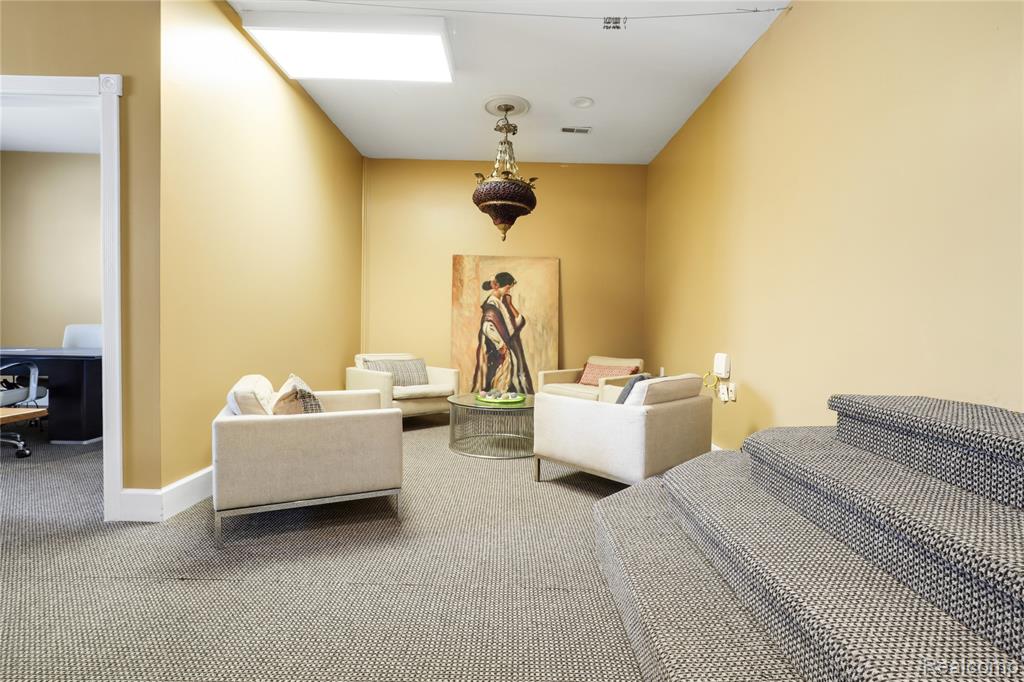 2052 South Dye Road Flint, MI 48532 - Photo 3 of 26