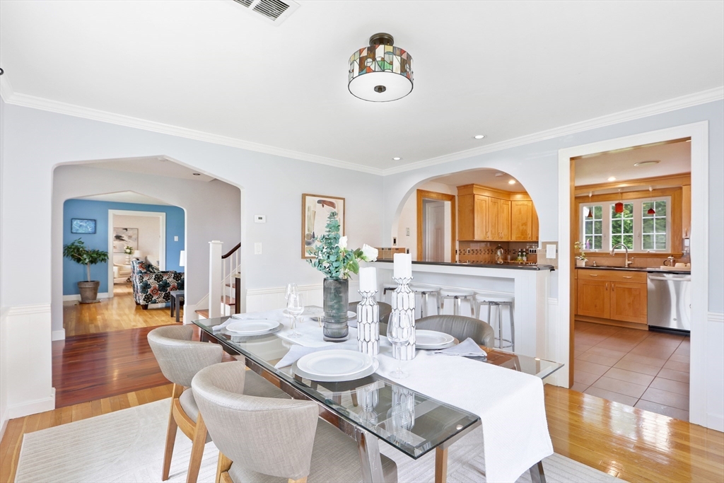 12 Haynes Road Newton, MA 02459 - Photo 4 of 27