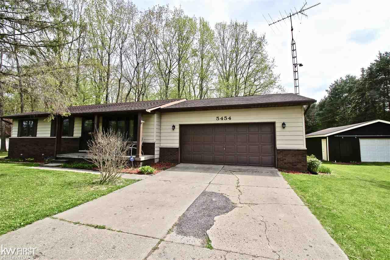 5454 East Coldwater Road Flint, MI 48506 - Photo 1 of 24 31380727.JPG