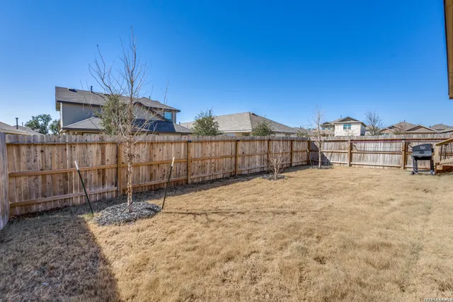 a view of a house with backyard