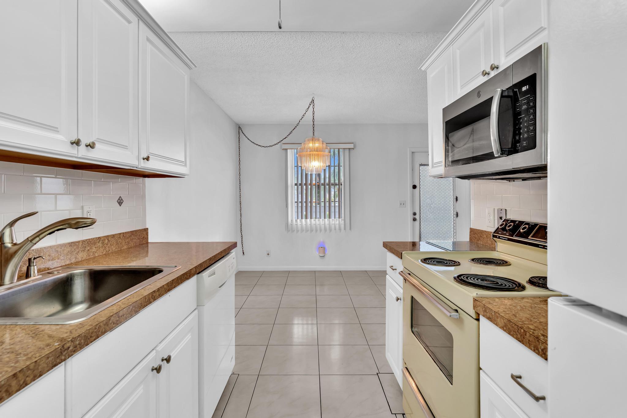 2066 Exeter Boca Raton, FL 33434 - Photo 12 of 60 FPP00121