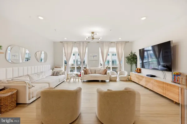 $4,995 | 22810 Tawny Pne Square, Ashburn, VA 20148