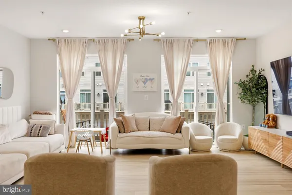 $4,995 | 22810 Tawny Pne Square, Ashburn, VA 20148