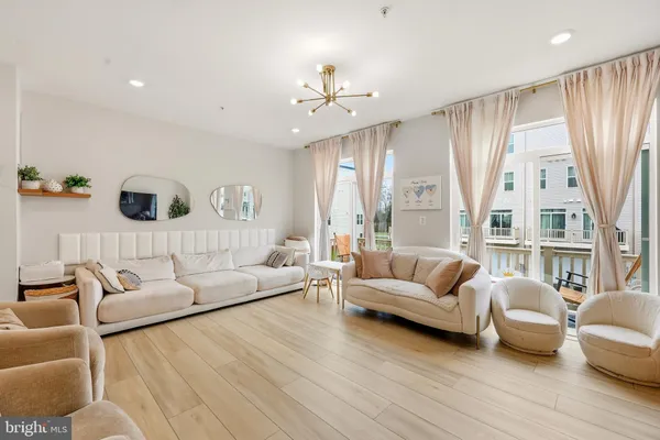 $4,995 | 22810 Tawny Pne Square, Ashburn, VA 20148