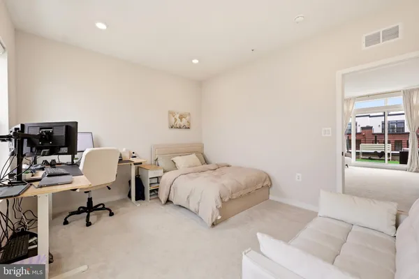 $4,995 | 22810 Tawny Pne Square, Ashburn, VA 20148