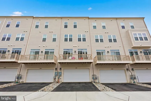 $4,995 | 22810 Tawny Pne Square, Ashburn, VA 20148
