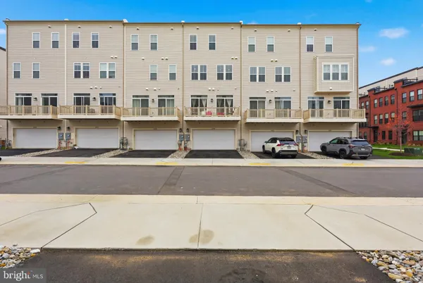 $4,995 | 22810 Tawny Pne Square, Ashburn, VA 20148