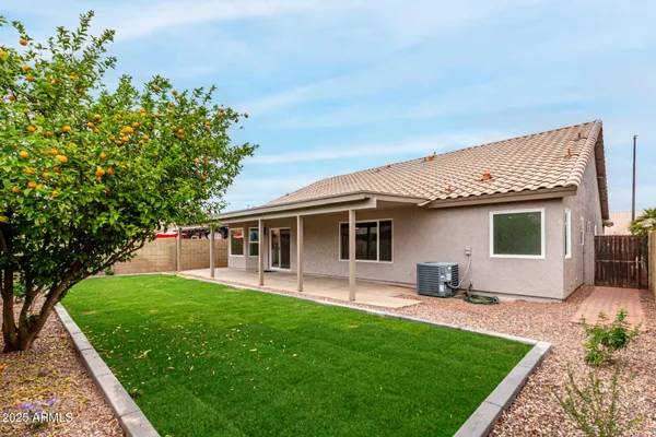 $2,875 | 2319 East San Tan Drive, Gilbert, AZ 85296