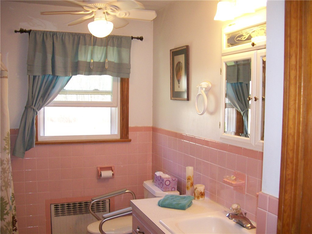 163 Bradford Road Westerly, RI 02808 - Photo 12 of 15
