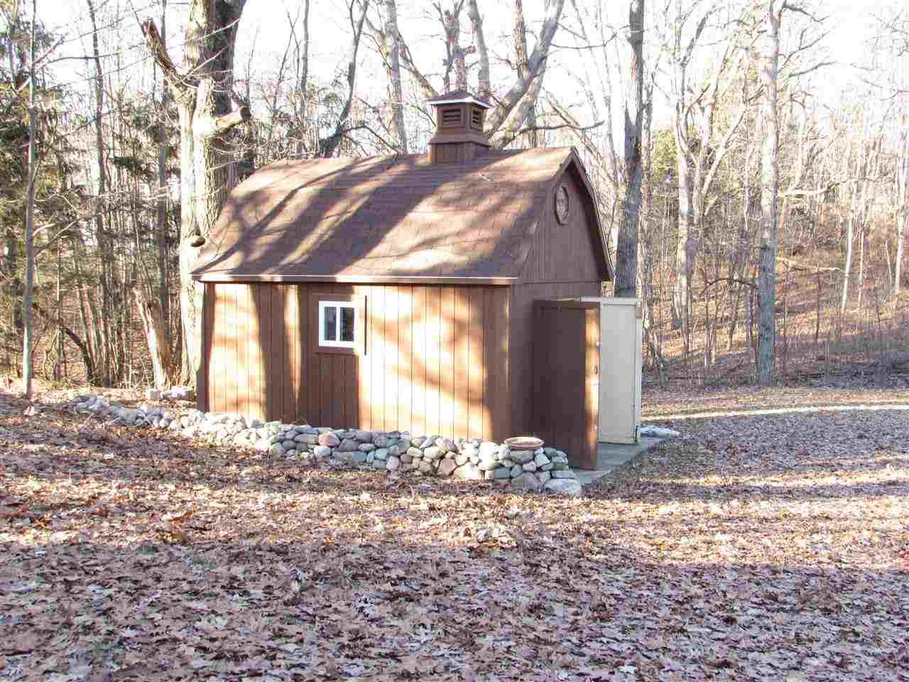 12427 Center Road Fenton, MI 48430 - Photo 40 of 52 21552667-39.JPG