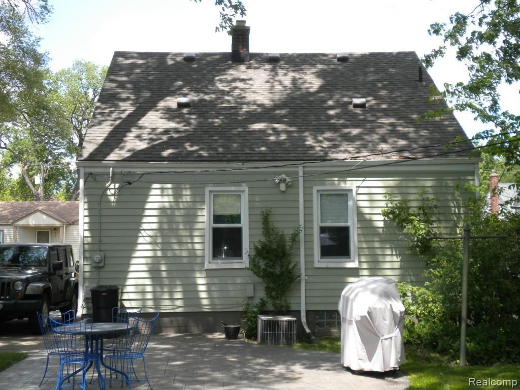 983 Princeton Road Berkley, MI 48072 - Photo 15 of 16 983 Princeton 014.jpg