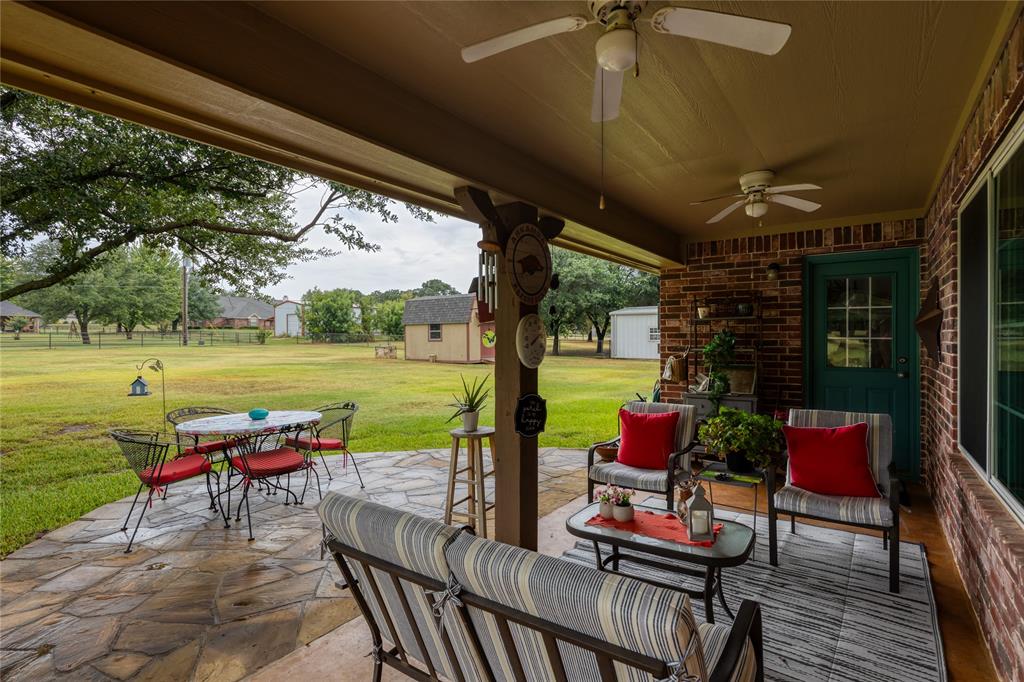 510 Highland Road Springtown, TX 76082 - Photo 28 of 40 a sitting area with furniture and garden view