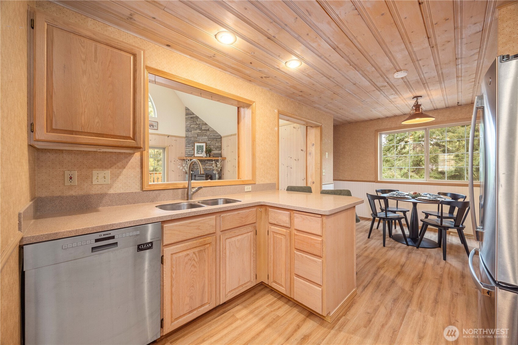 6545 Forest Ridge Drive Wenatchee, WA 98801 - Photo 13 of 40 a kitchen with a sink stove and cabinets