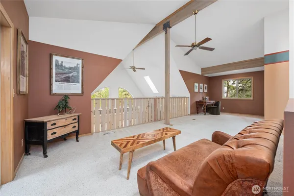 a view of livingroom with furniture