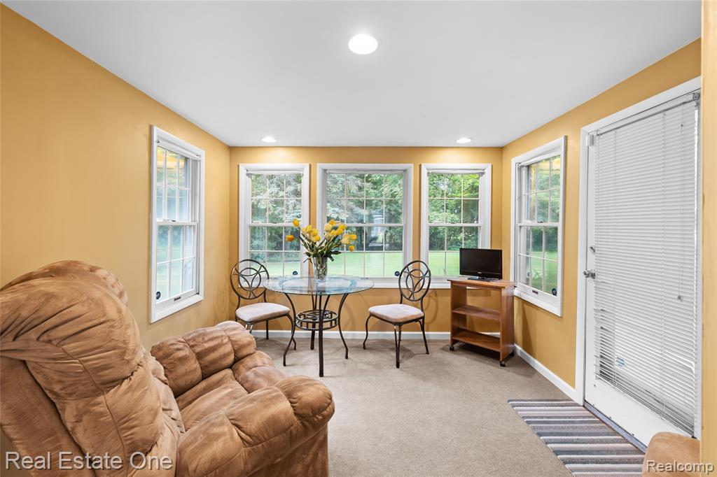 28257 New Castle Road Farmington Hills, MI 48331 - Photo 13 of 32