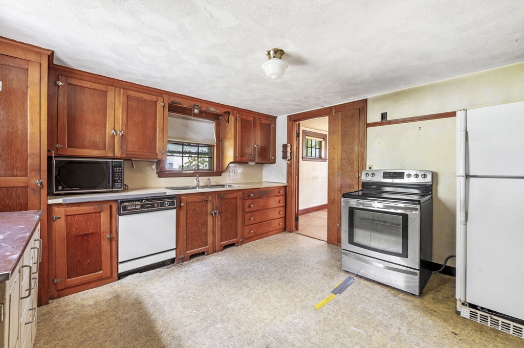 28 Sutcliffe Road Lynn, MA 01904 - Photo 12 of 33 Gallery Image 12