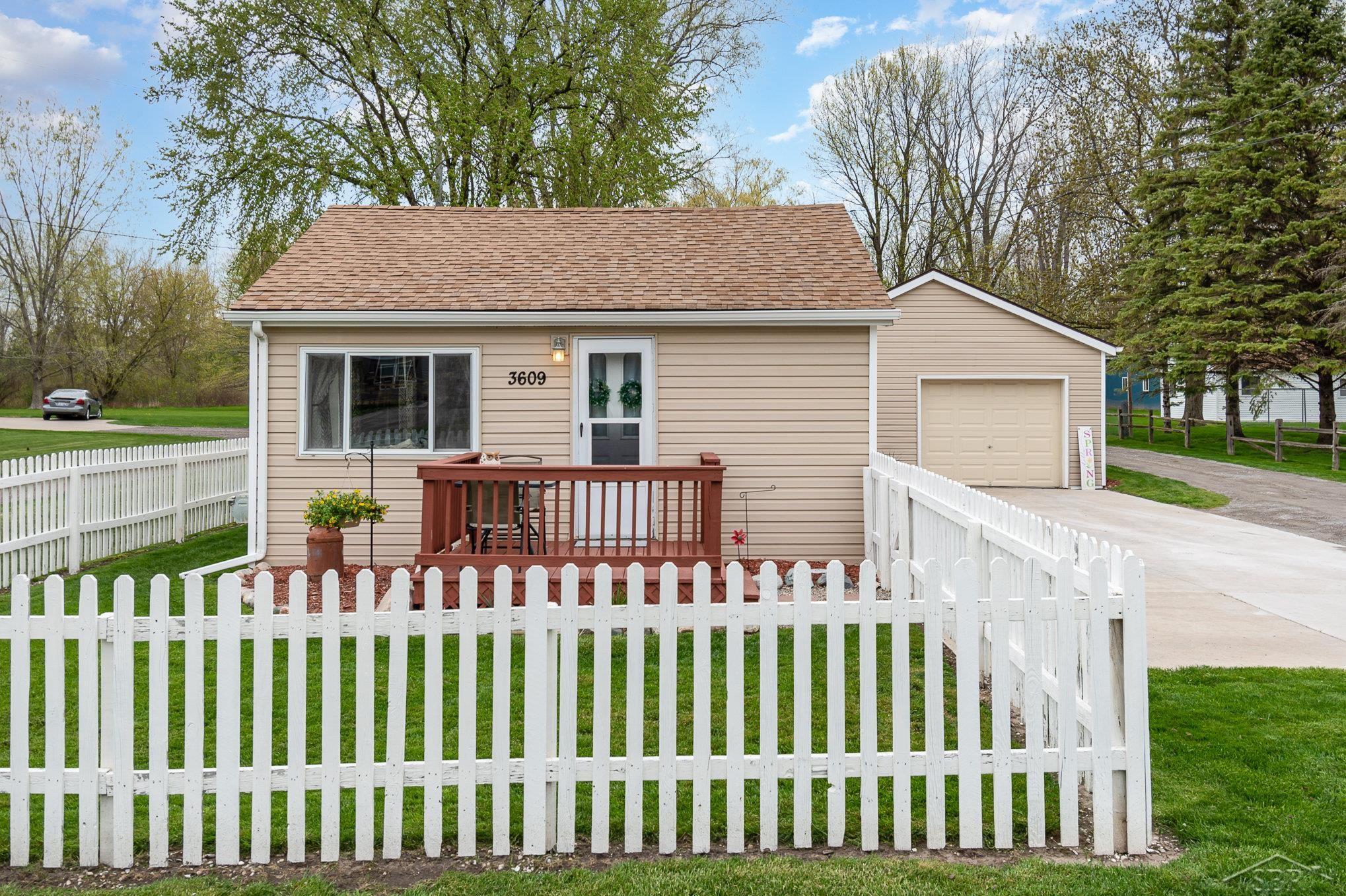 3609 Wheeler Road Bay City, MI 48706 - Photo 1 of 15 50108336.JPG