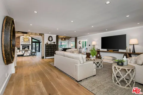 $9,500,000 | 5525 Paradise Valley Road, Hidden Hills, CA 91302