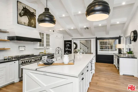 $9,500,000 | 5525 Paradise Valley Road, Hidden Hills, CA 91302