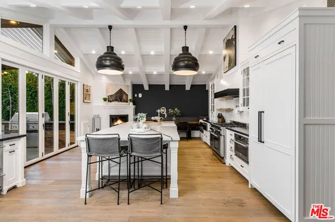 $9,500,000 | 5525 Paradise Valley Road, Hidden Hills, CA 91302