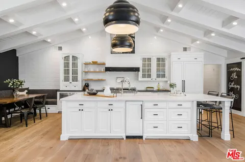 $9,500,000 | 5525 Paradise Valley Road, Hidden Hills, CA 91302