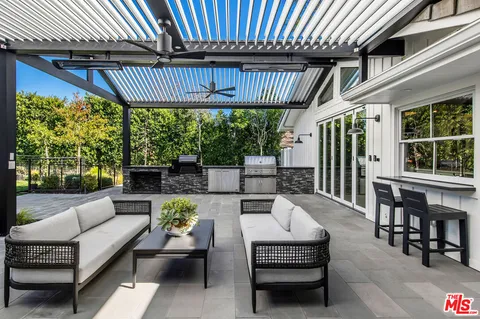 $9,500,000 | 5525 Paradise Valley Road, Hidden Hills, CA 91302