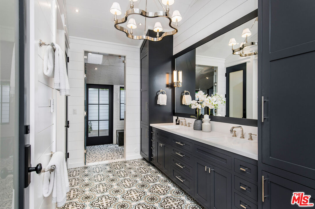 5525 Paradise Valley Road Hidden Hills, CA 91302 - Photo 25 of 55