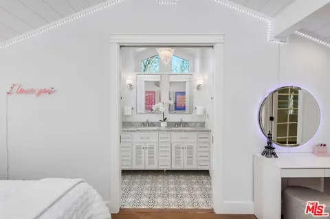 $9,500,000 | 5525 Paradise Valley Road, Hidden Hills, CA 91302