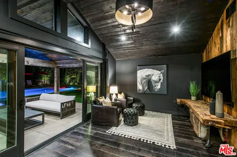 $9,500,000 | 5525 Paradise Valley Road, Hidden Hills, CA 91302