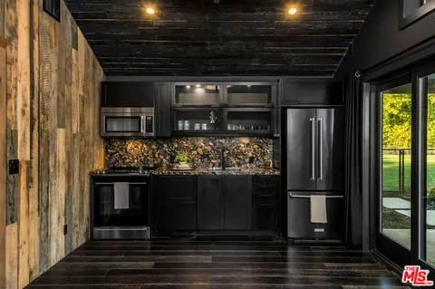 $9,500,000 | 5525 Paradise Valley Road, Hidden Hills, CA 91302