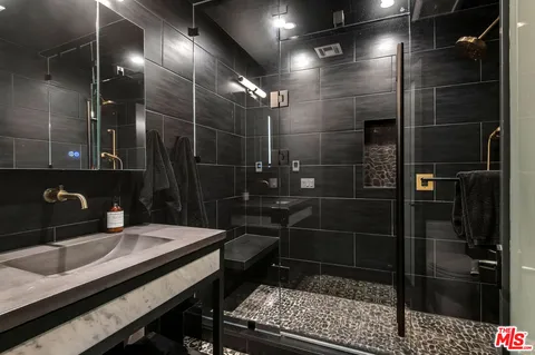 $9,500,000 | 5525 Paradise Valley Road, Hidden Hills, CA 91302