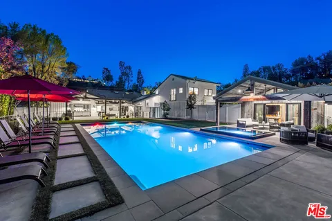 $9,500,000 | 5525 Paradise Valley Road, Hidden Hills, CA 91302
