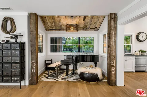 $9,500,000 | 5525 Paradise Valley Road, Hidden Hills, CA 91302