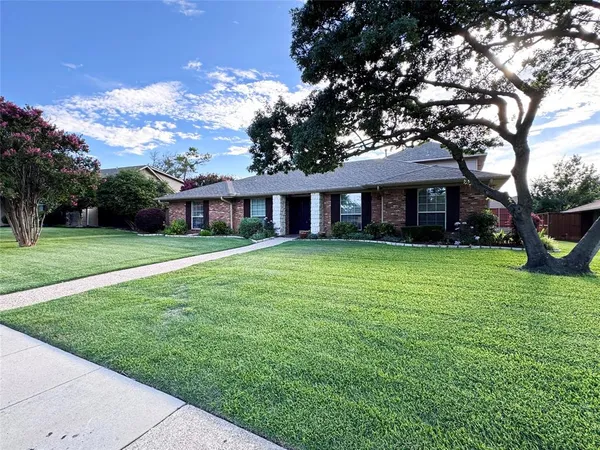 $879,999 | 3303 Canyon Creek Drive, Richardson, TX 75080