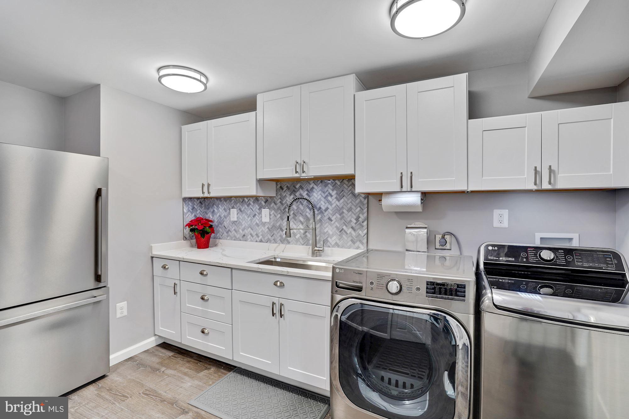 8915 Spur Road Springfield, VA 22153 - Photo 22 of 35 Kitchenette with Laundry