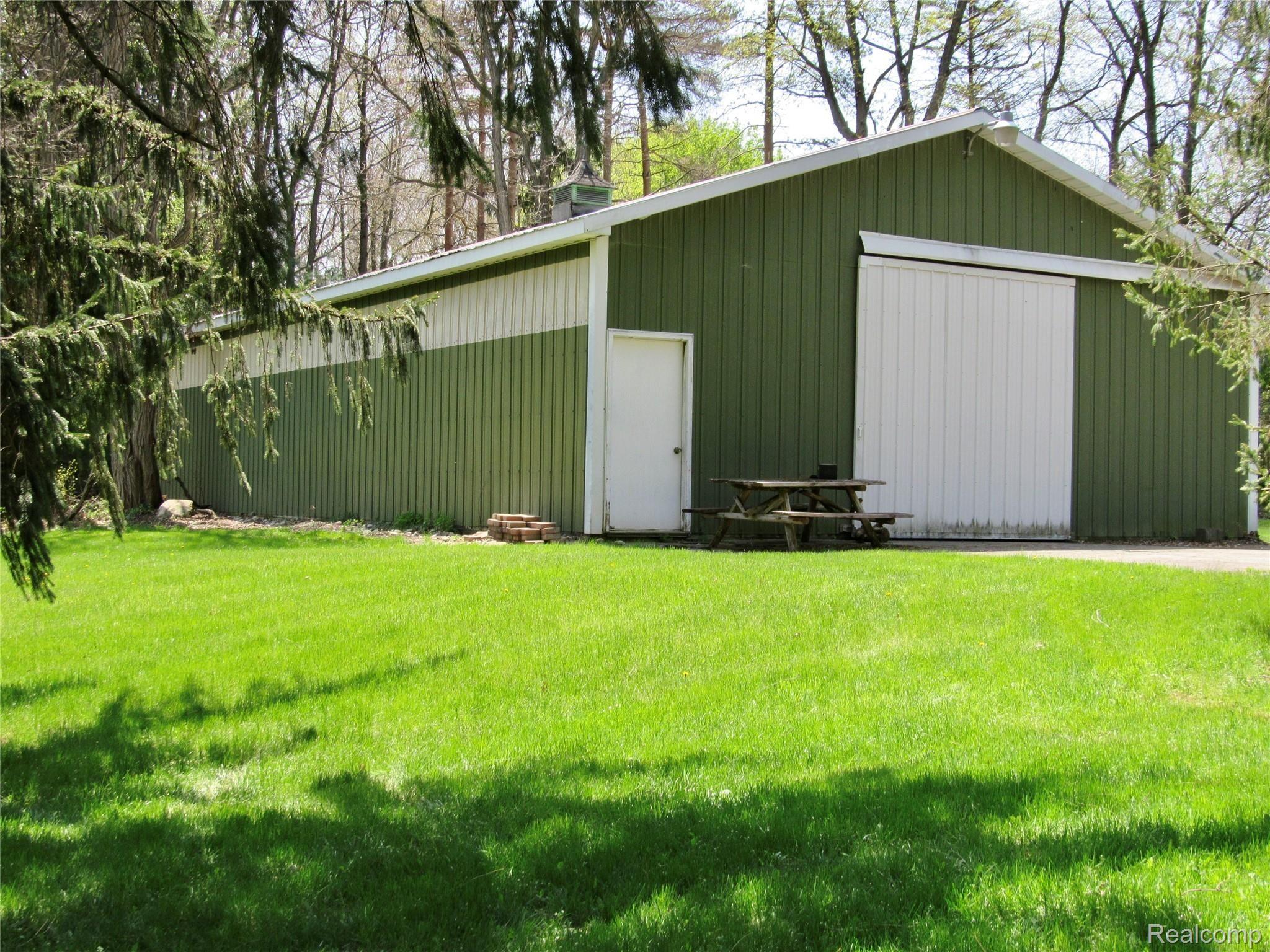 10693 Rattalee Lake Road Davisburg, MI 48350 - Photo 5 of 29 IMG_1034.JPG