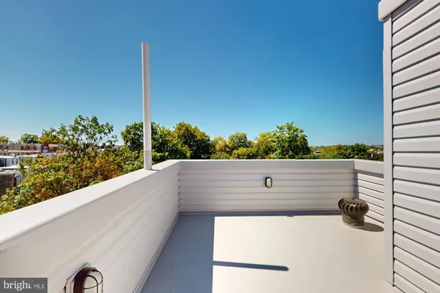 a view of house and outdoor space