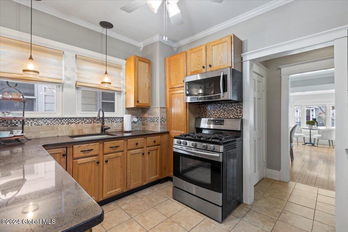 1091 Van Antwerp Road Schenectady, NY 12309 - Photo 18 of 36 26-ES6A9352
