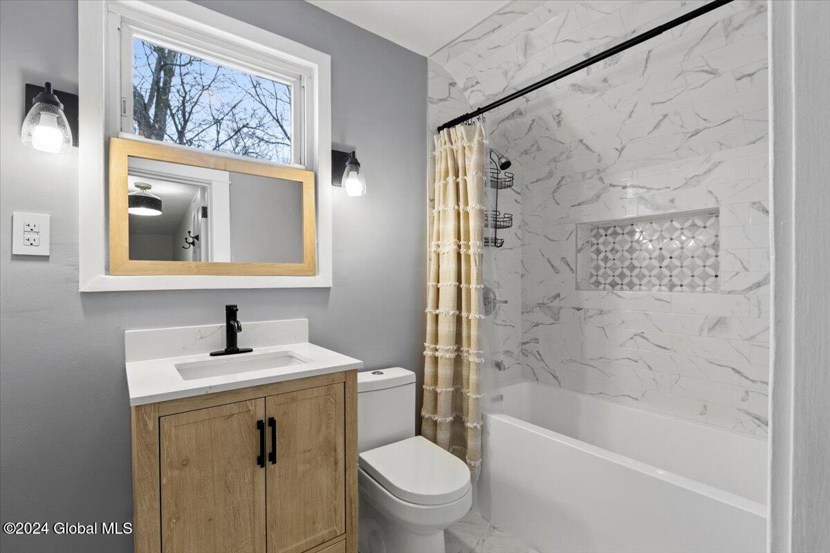 1091 Van Antwerp Road Schenectady, NY 12309 - Photo 22 of 36 20-ES6A9361