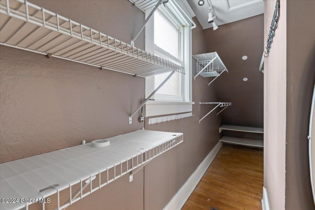 1091 Van Antwerp Road Schenectady, NY 12309 - Photo 25 of 36 29-ES6A9376