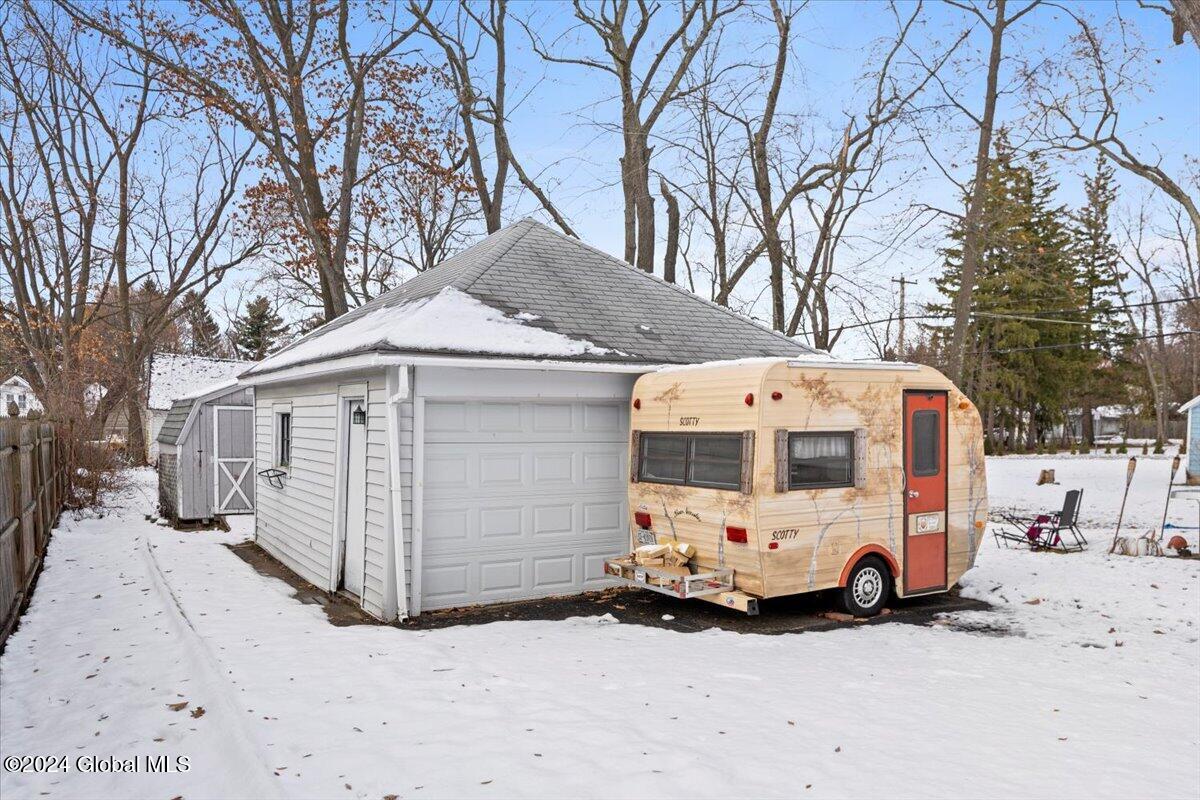 1091 Van Antwerp Road Schenectady, NY 12309 - Photo 33 of 36 38-ES6A9412